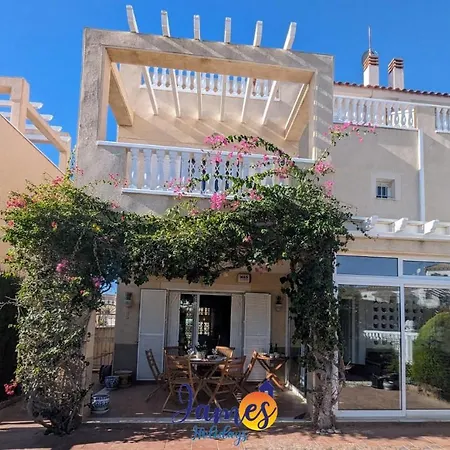 Holiday home Lovely Three Bed Three Bath Townhouse Pf4 *