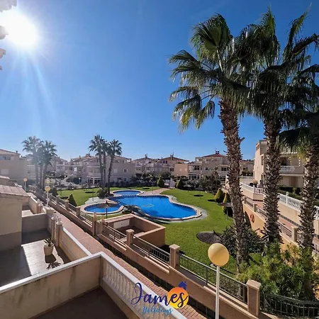 Lovely Three Bed Three Bath Townhouse Pf4 *