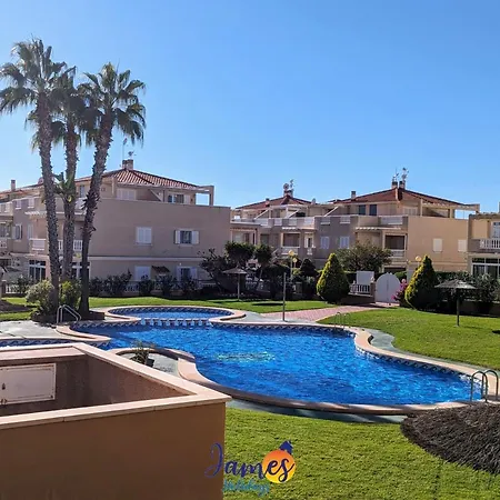 Lovely Three Bed Three Bath Townhouse Pf4 Holiday home