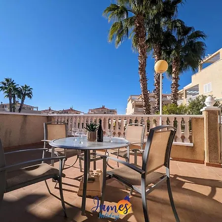 Lovely Three Bed Three Bath Townhouse Pf4 *