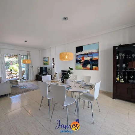 Lovely Three Bed Three Bath Townhouse Pf4 *