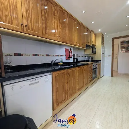 Lovely Three Bed Three Bath Townhouse Pf4