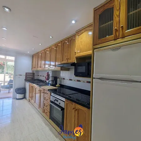 Holiday home Lovely Three Bed Three Bath Townhouse Pf4 *