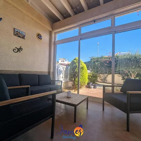 Holiday home Lovely Three Bed Three Bath Townhouse Pf4 Orihuela